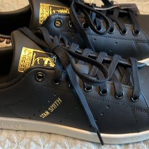 New in box ladies Adidas Stan Smith sneakers - black w/ leopard detail, sz 9.